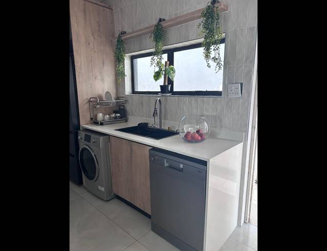 9 BEDROOM HOUSE FOR SALE IN BLUFF